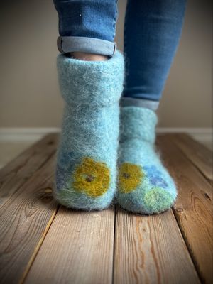A Garden Beneath the Sky with folded cuff, Women's Size 8