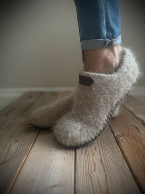 Wheat Clog, Women’s Size 9.5