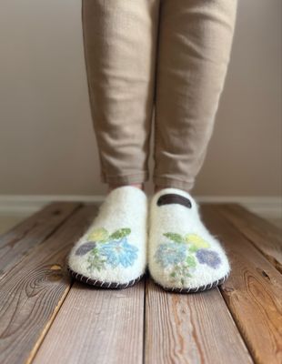 Delphinium &amp; Viola Clog, Women's Size 6.5