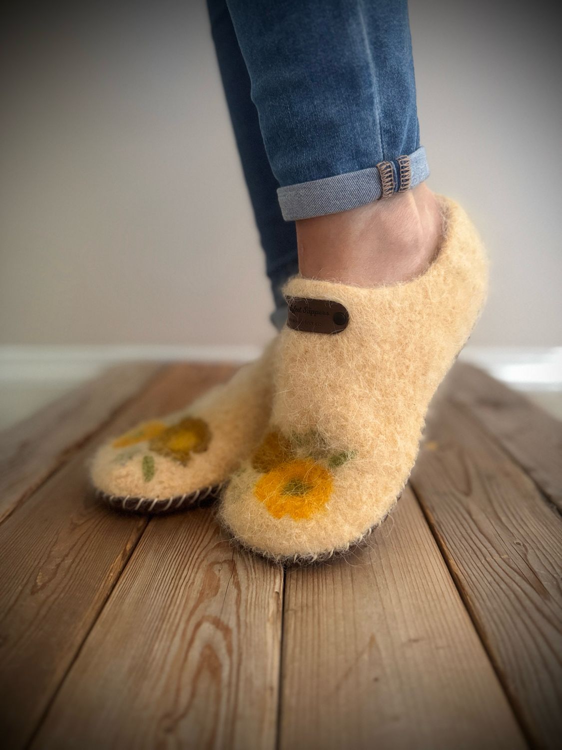 Golden Meadow Clog, Women's Size 8