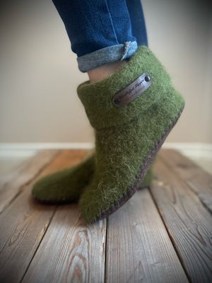 Moss with folded cuff, Women's Size 8.5