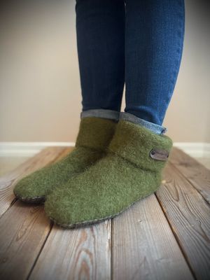 Moss with folded cuff, Women's Size 8.5