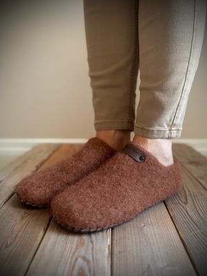 Cinnamon Clog, Women’s Size 7.5