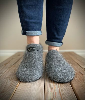 Charcoal Clog, Women’s Size 7