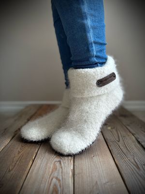 Polar White with folded cuff, Women's Size 9