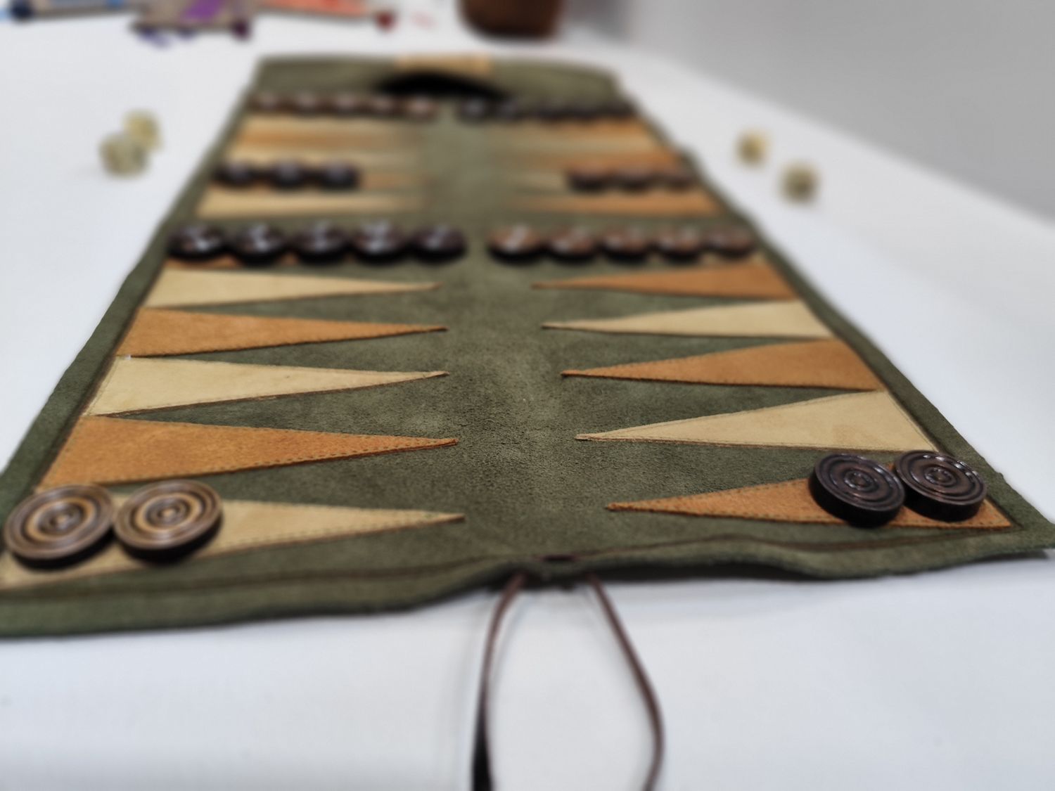 BACKGAMMON