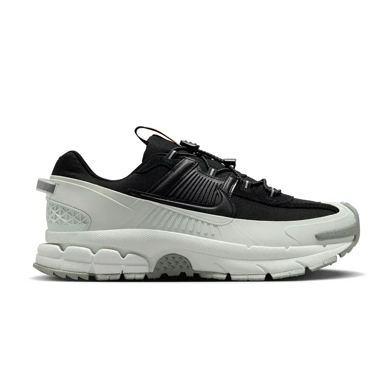 ZOOM VOMERO ROAM &#39;BLACK LIGHT SILVER&#39;