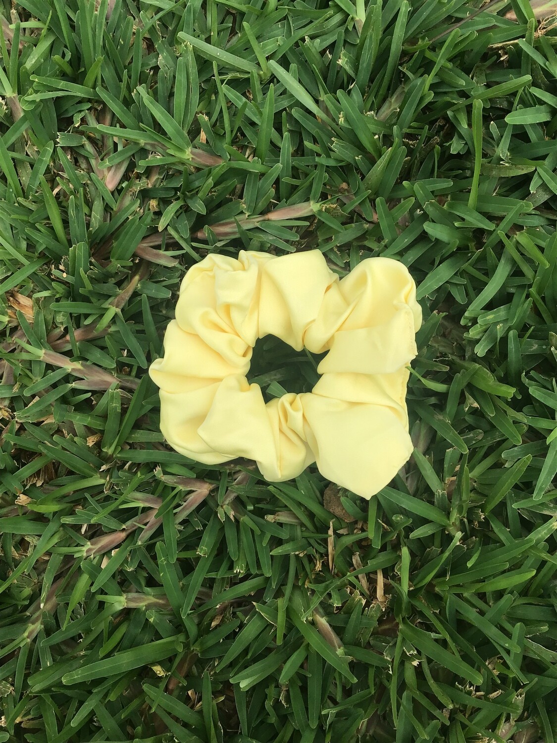 LIGHT YELLOW SCRUNCHIE SMALL