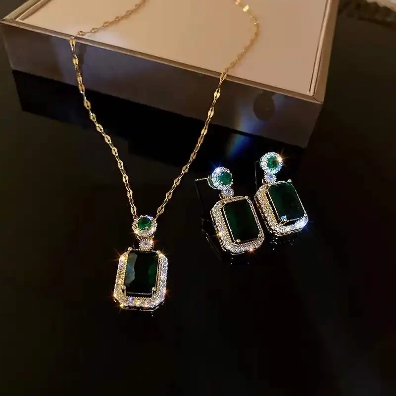 Zircon stainless steel jewelry set.