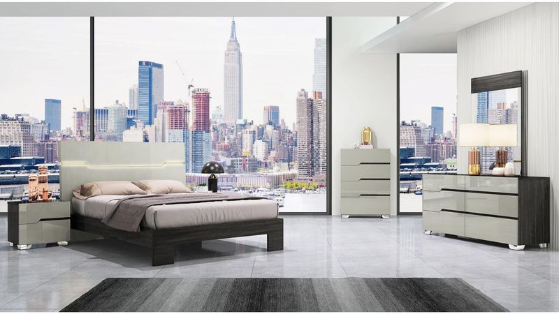 1051 Skylar Queen  Bedroom Set