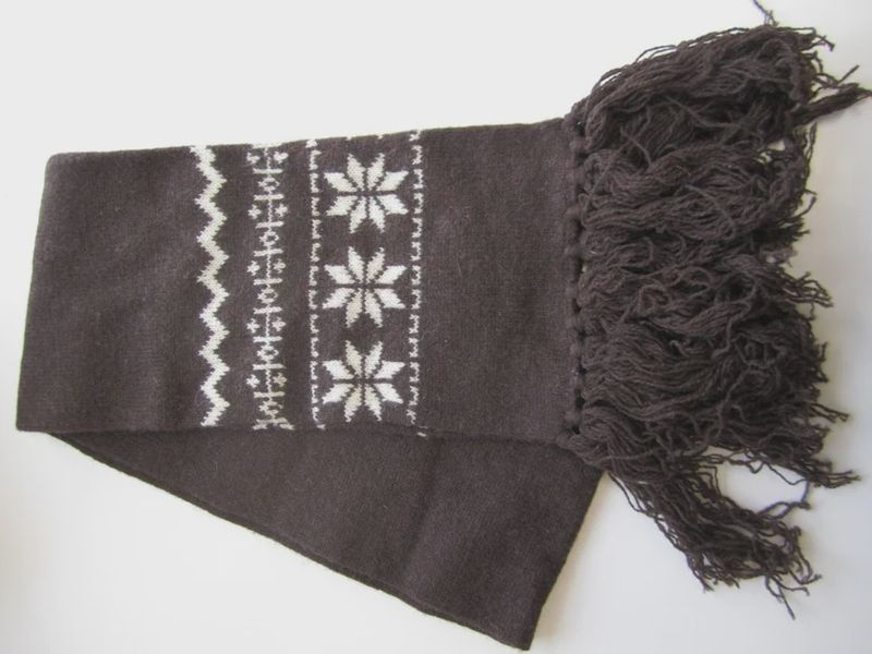 Crown Cap Lambswool Scarf