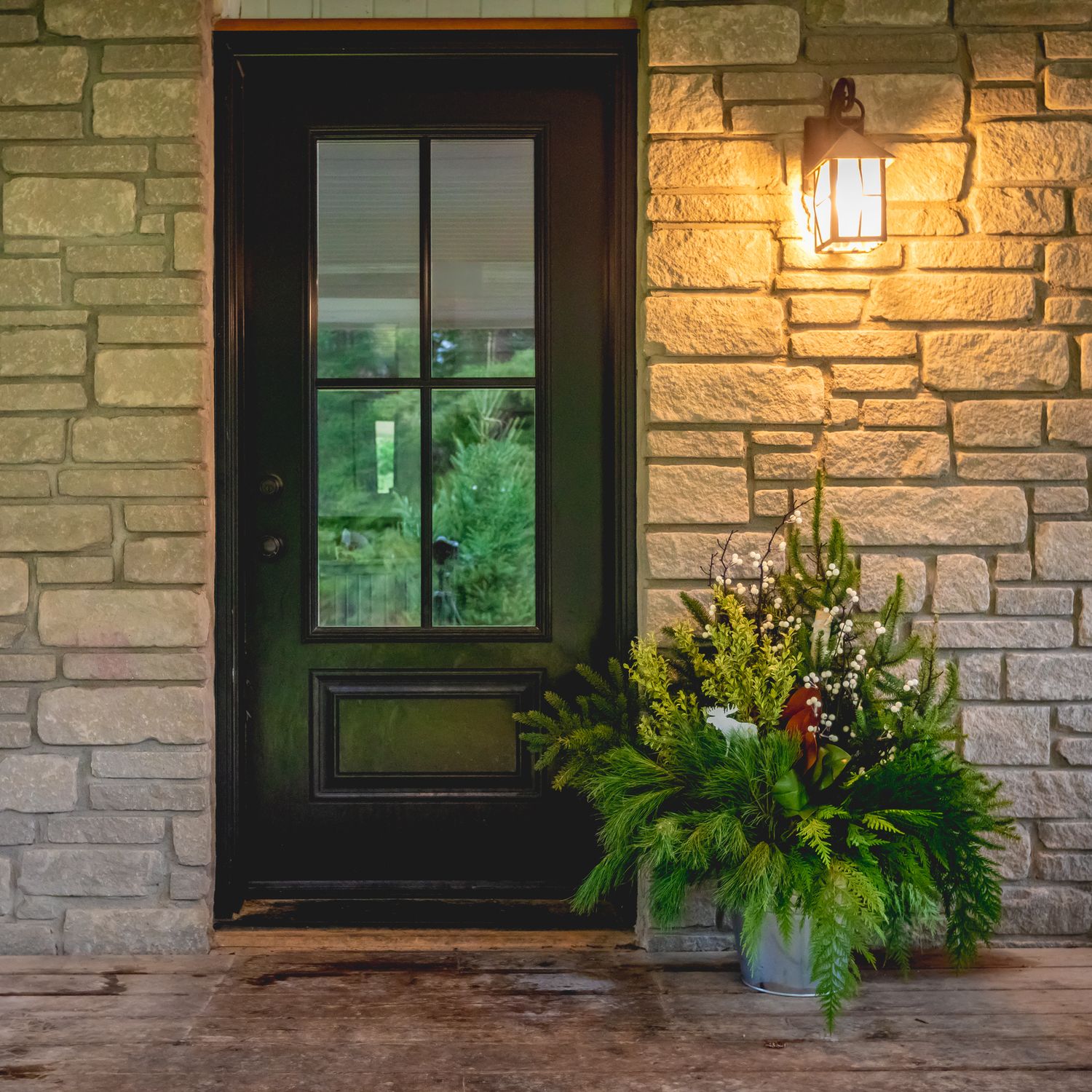 Festive Urn - White