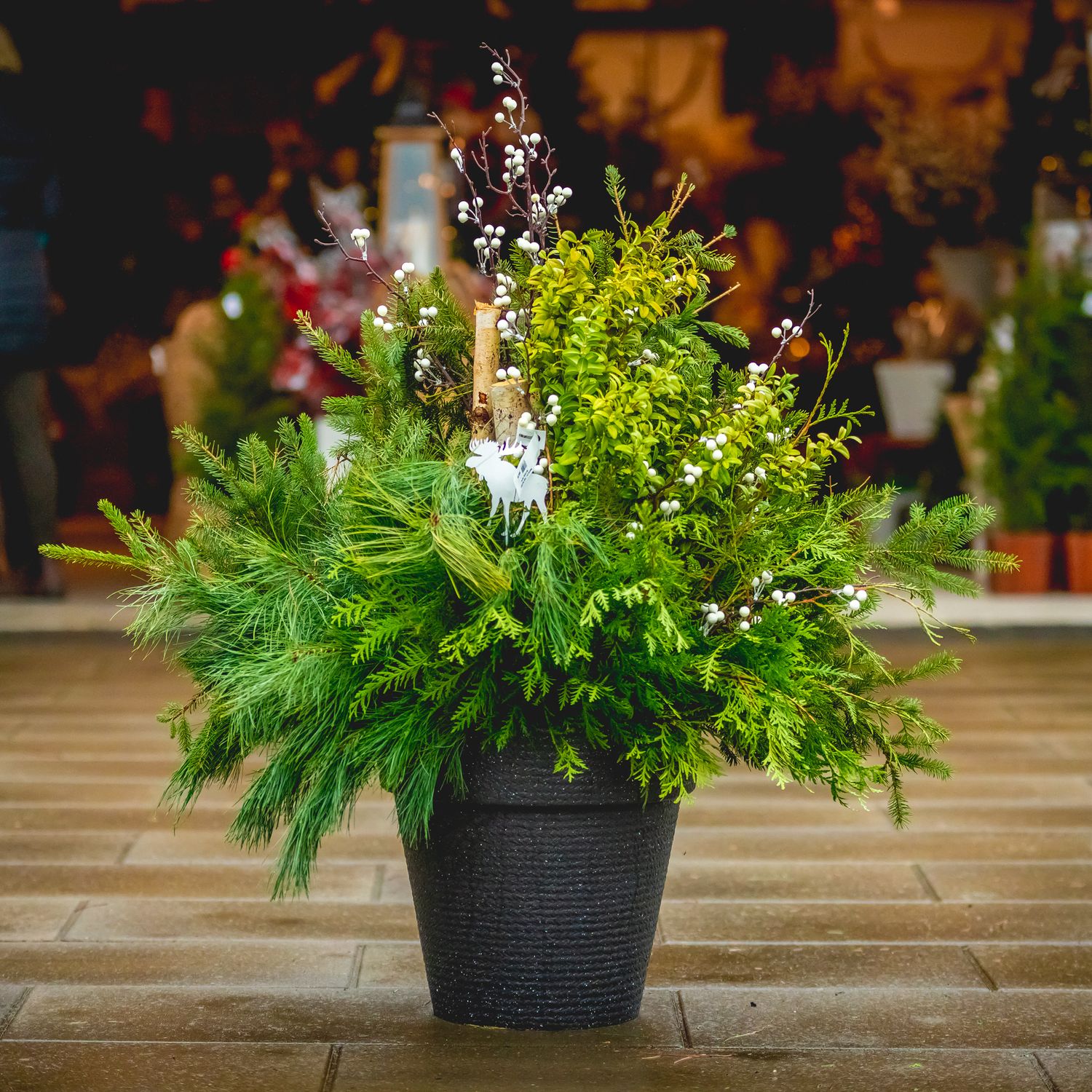 Festive Urn - Trad. Rnd. White Theme