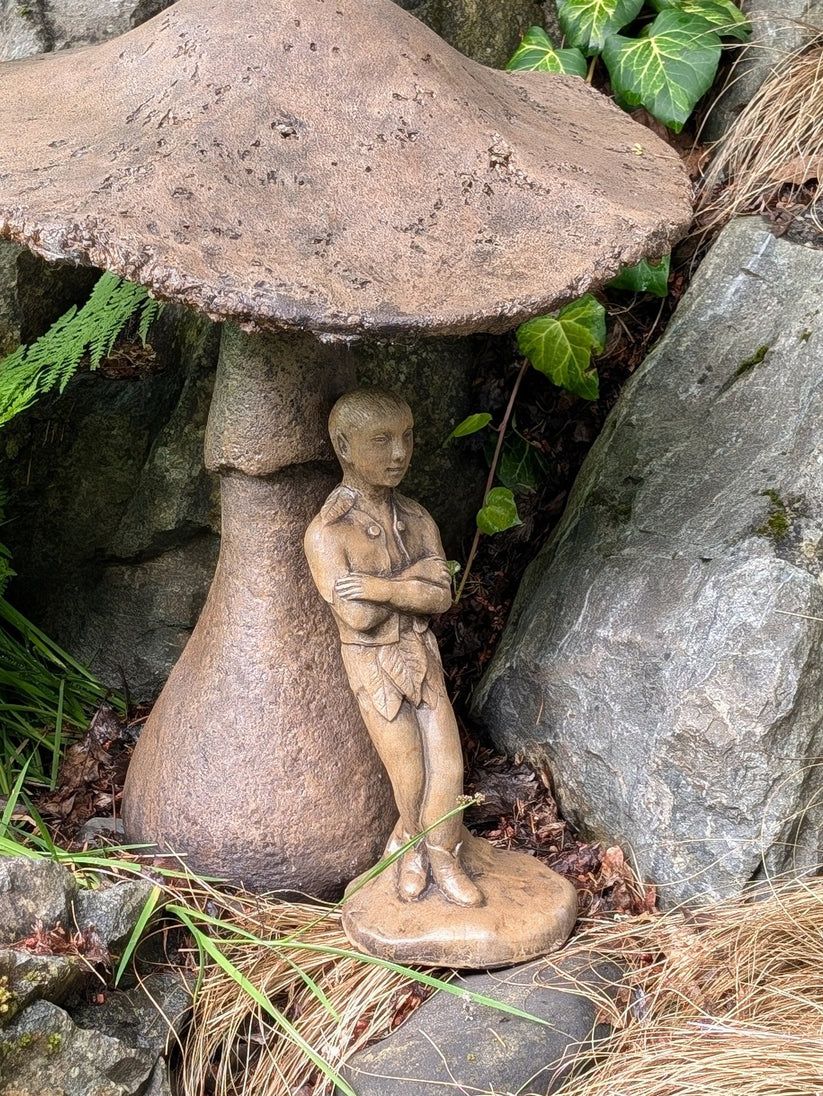 Statuary WS - Alvin The Leaning Elf
