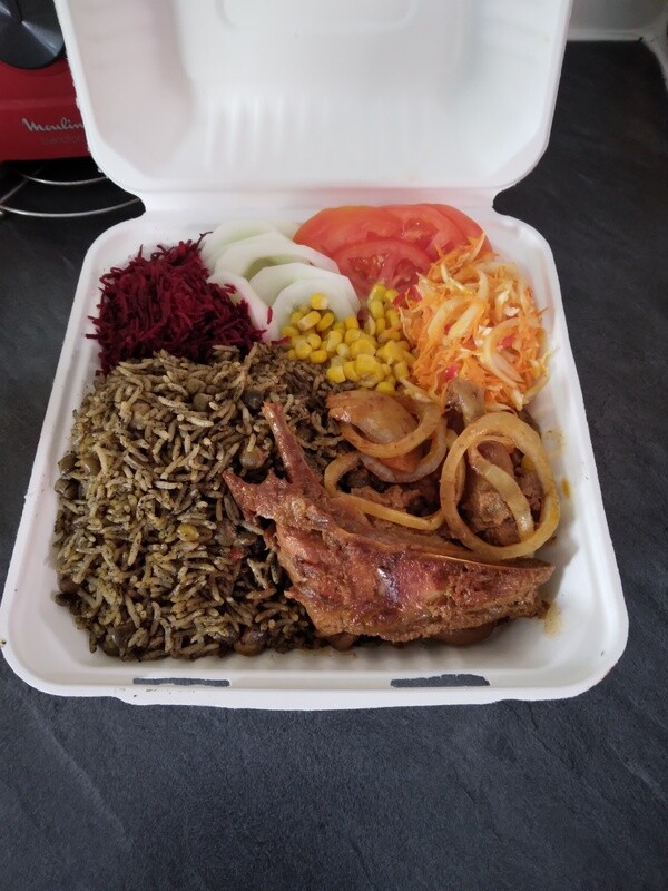 Riz djondjon salade +fricassée de poulet