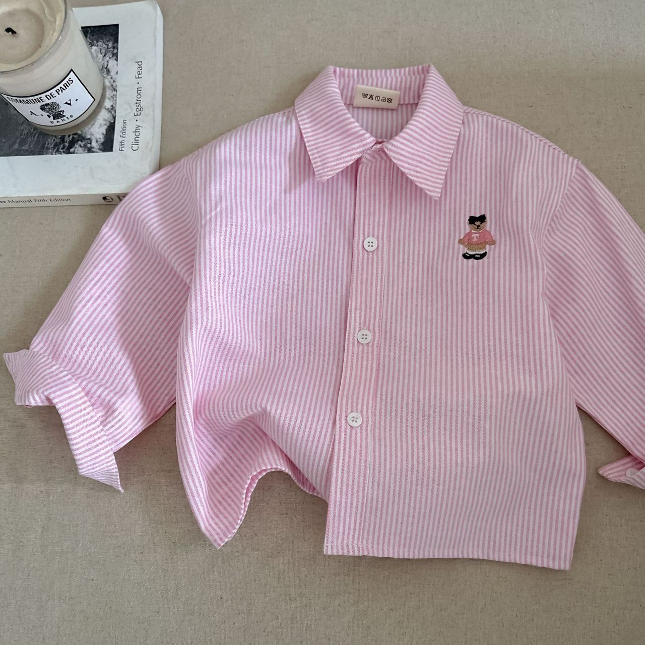 قميص وردي مخطط