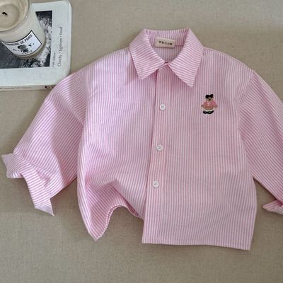 قميص وردي مخطط