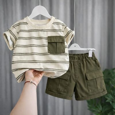طقم تيشيرت ابيض جيب زيتوني مع شورت زيتوني