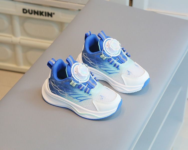 حذاء ازرق وابيض