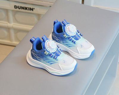 حذاء ازرق وابيض