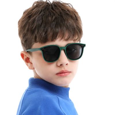 نظارات اسود ايطار اخضر