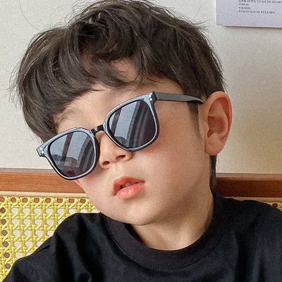 نظارات اسود ساده
