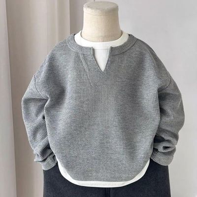 تيشيرت رصاصي مدمج تيشيرت أبيض داخلي