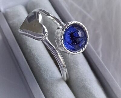Adjustable ring with 6mm cabochon - heart