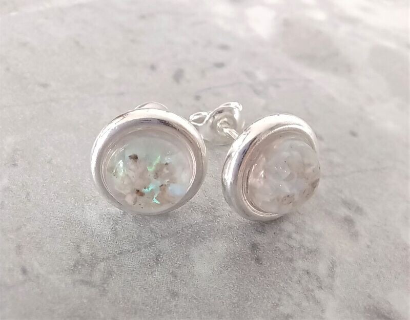 Round  stud Earrings 6mm cabochon