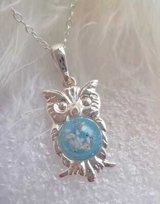 OWL pendant & chain with a 8mm cabochon