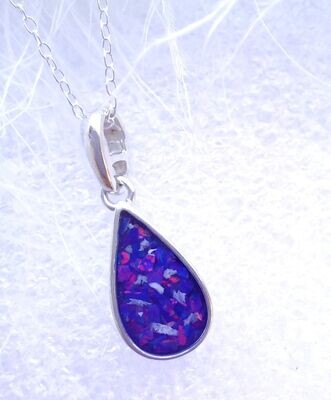 TEAR pendant & chain with a 15x8mm bezel