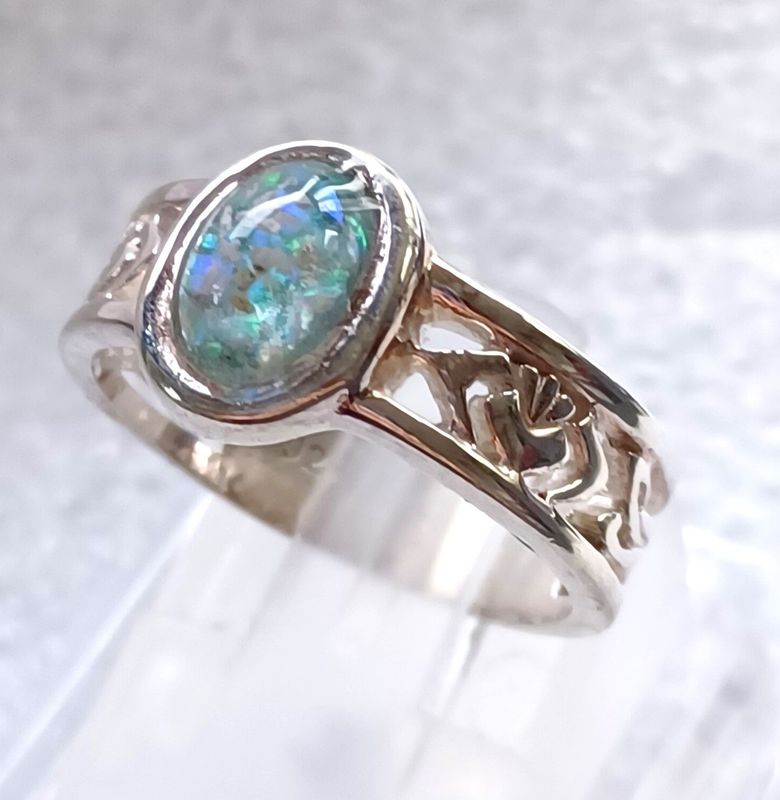 THICK BAND Celtic style ring with 7x5mm cab to encapsulate hair or ashes