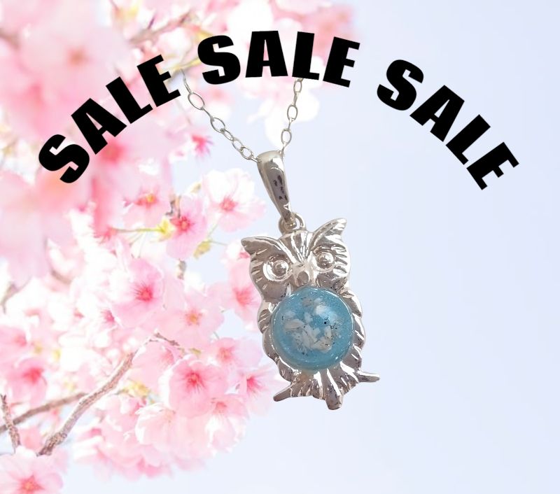 OWL pendant & chain  with a 8mm cabochon