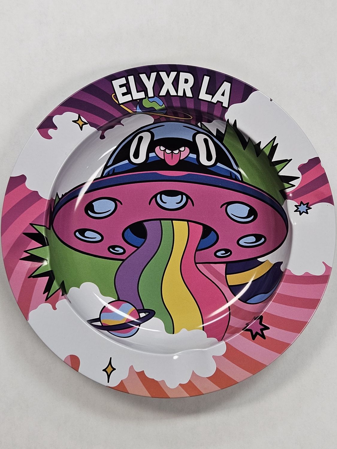 Ash Tray (Elyxr), Style: Rainbow UFO
