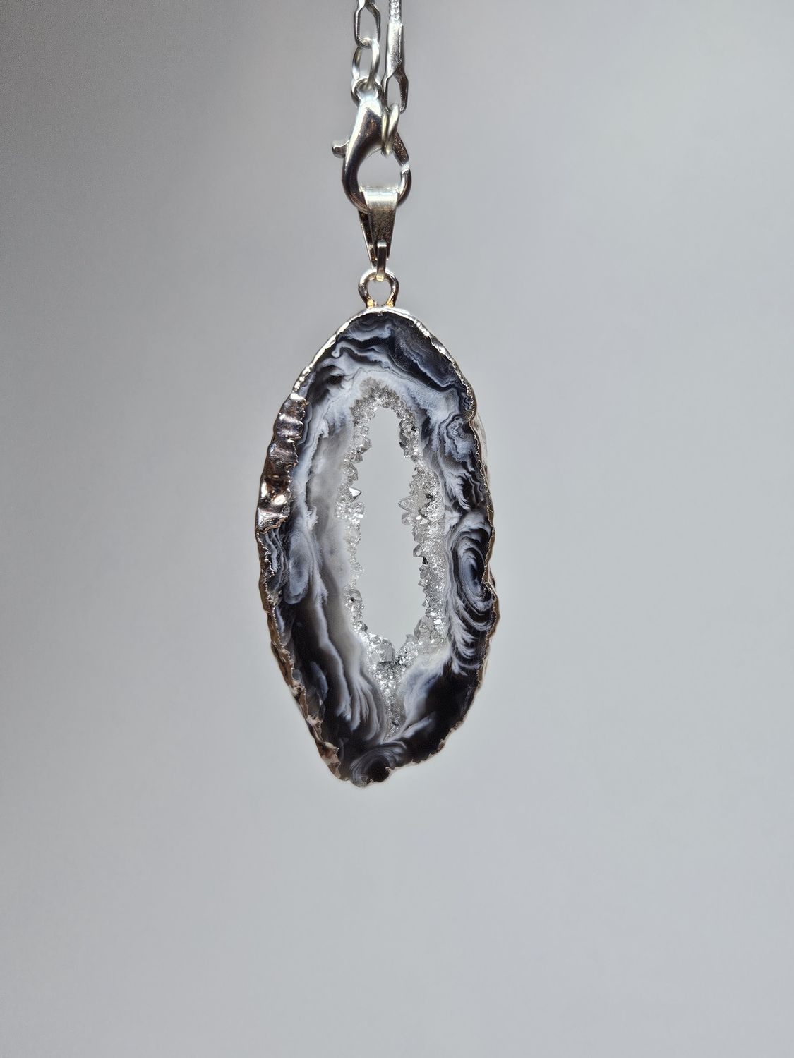 Agate Pendant with Necklace