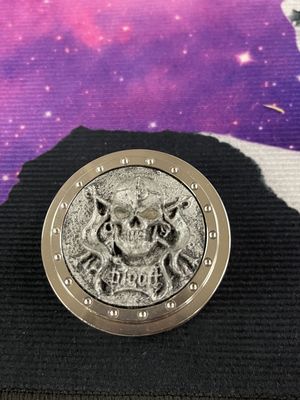 50mm Skull &amp; Crossbones Metal Grinders w/Plastic insert