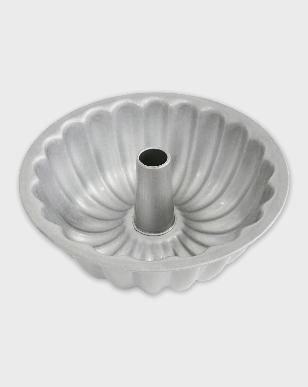 USA SCALLOPED TUBE CAKE PAN - 1906CP