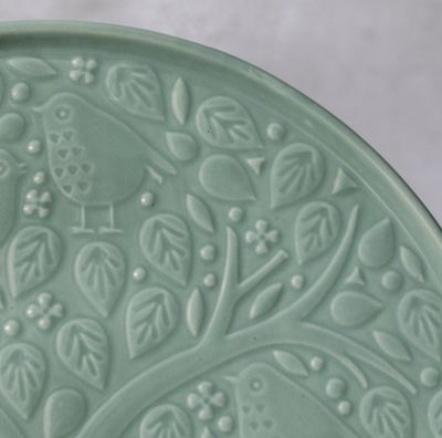 IN THE FOREST GREEN 11" ROUND PLATTER - 2001.097U