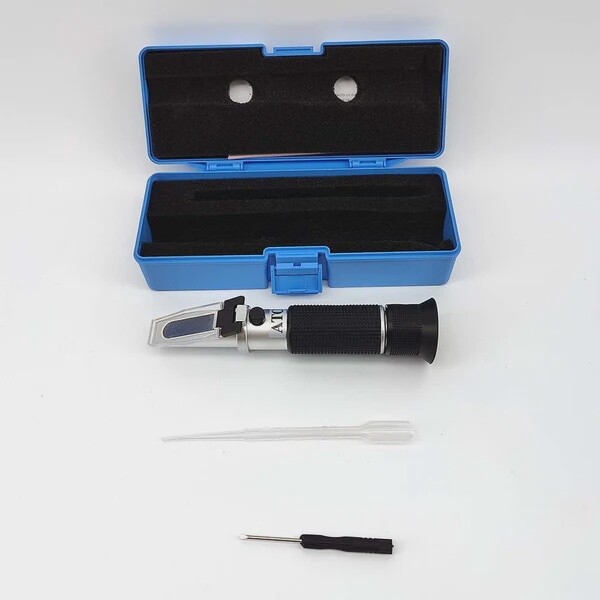 Refractometer with ATC &amp; LED Light