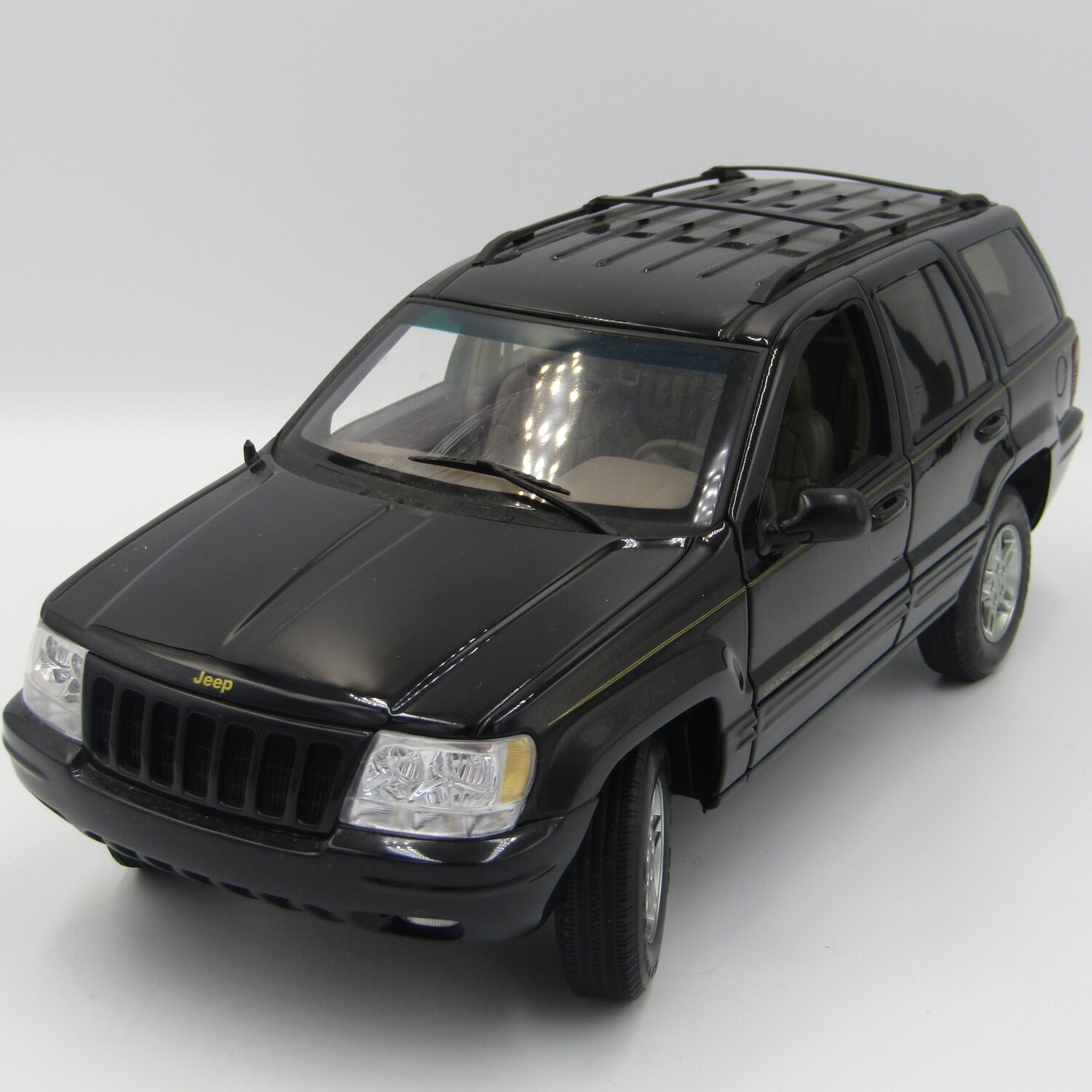AutoArt Jeep Grand Cherokee die-cast model car - mirror missing - scale 1/18