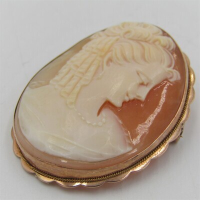 Vintage Cameo in 9kt gold surround - weight 7,5 g