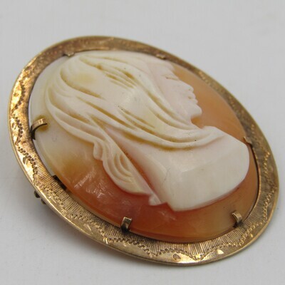 Unusual vintage cameo set in 9kt gold - hallmarked 7,5 weight