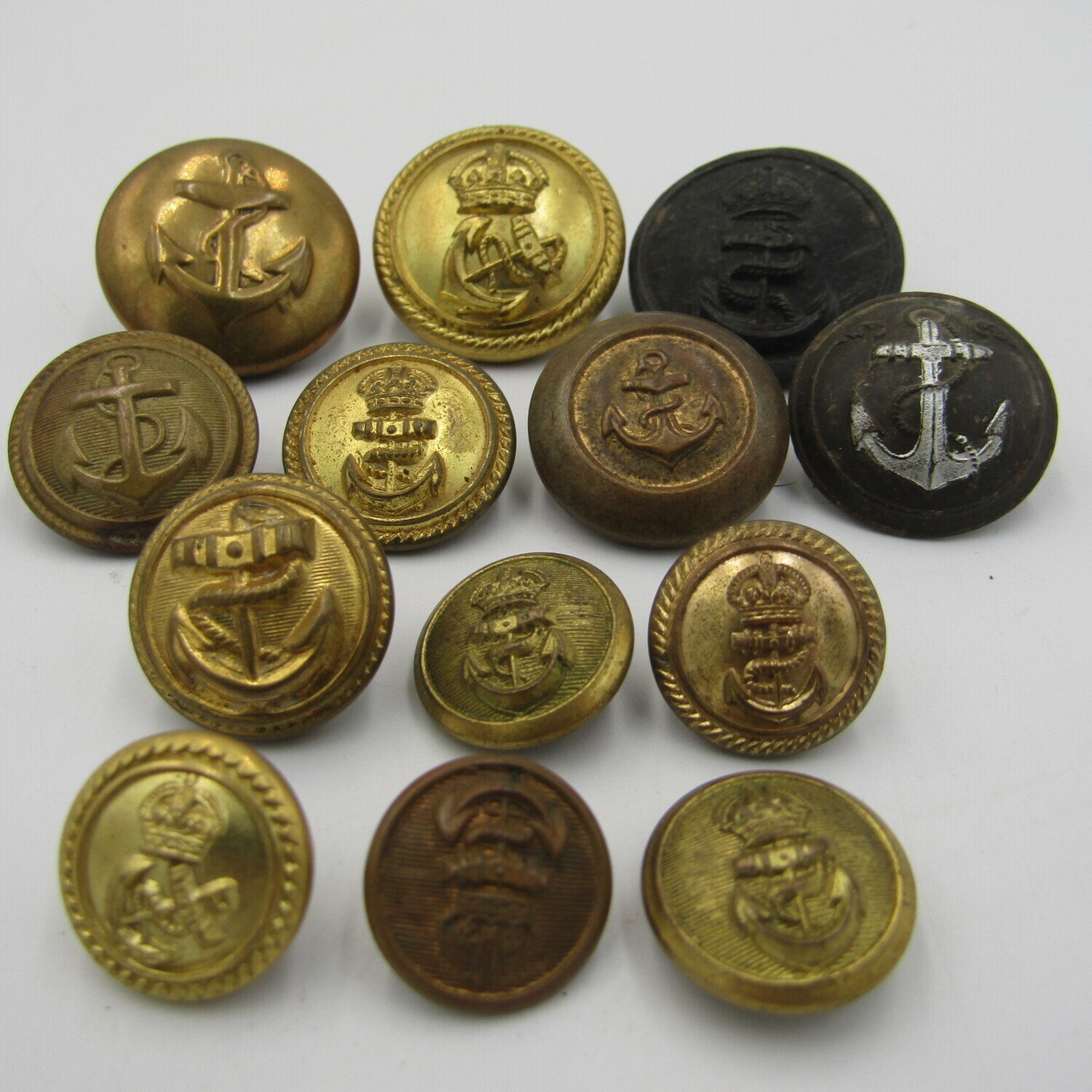 Mixed lot of 12 SA Navy buttons