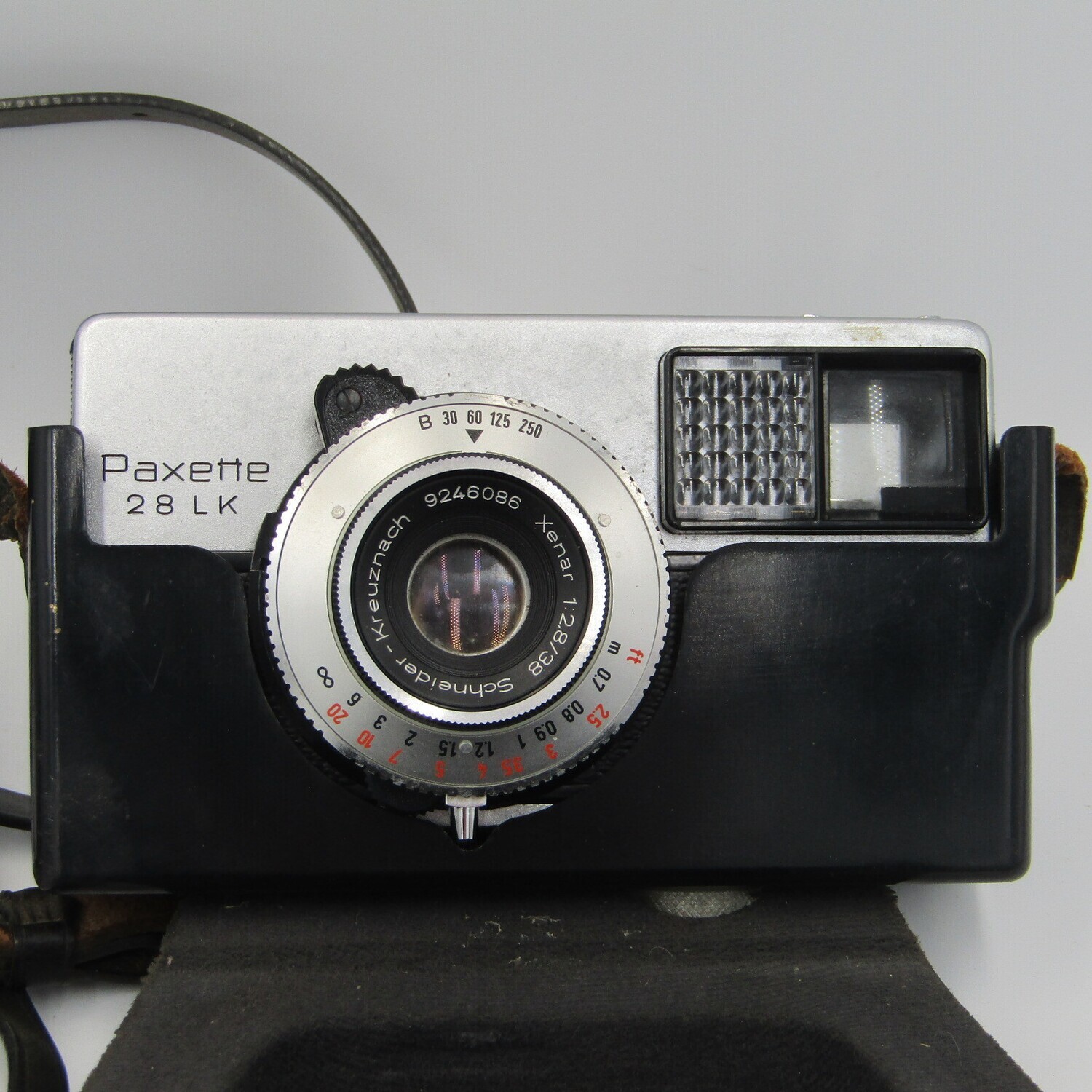 Braun Paxette 28 - (1964 to 1968) in original case - analogue