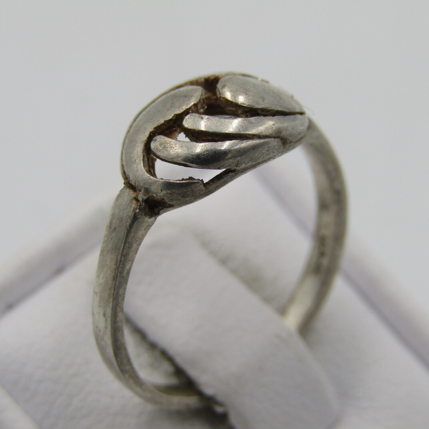 Vintage Sterling silver ring - weighs 2,0g - size L
