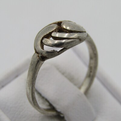 Vintage Sterling silver ring - weighs 2,0g - size L