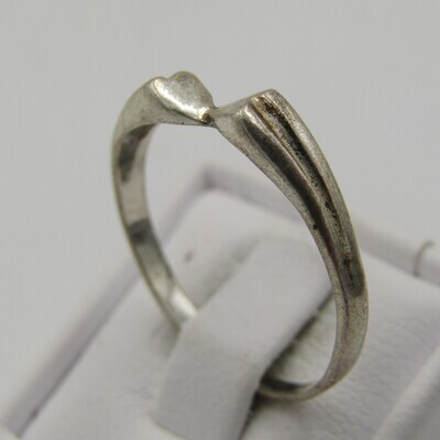 Vintage Sterling silver ring - weighs 1,6g - size S 1/2