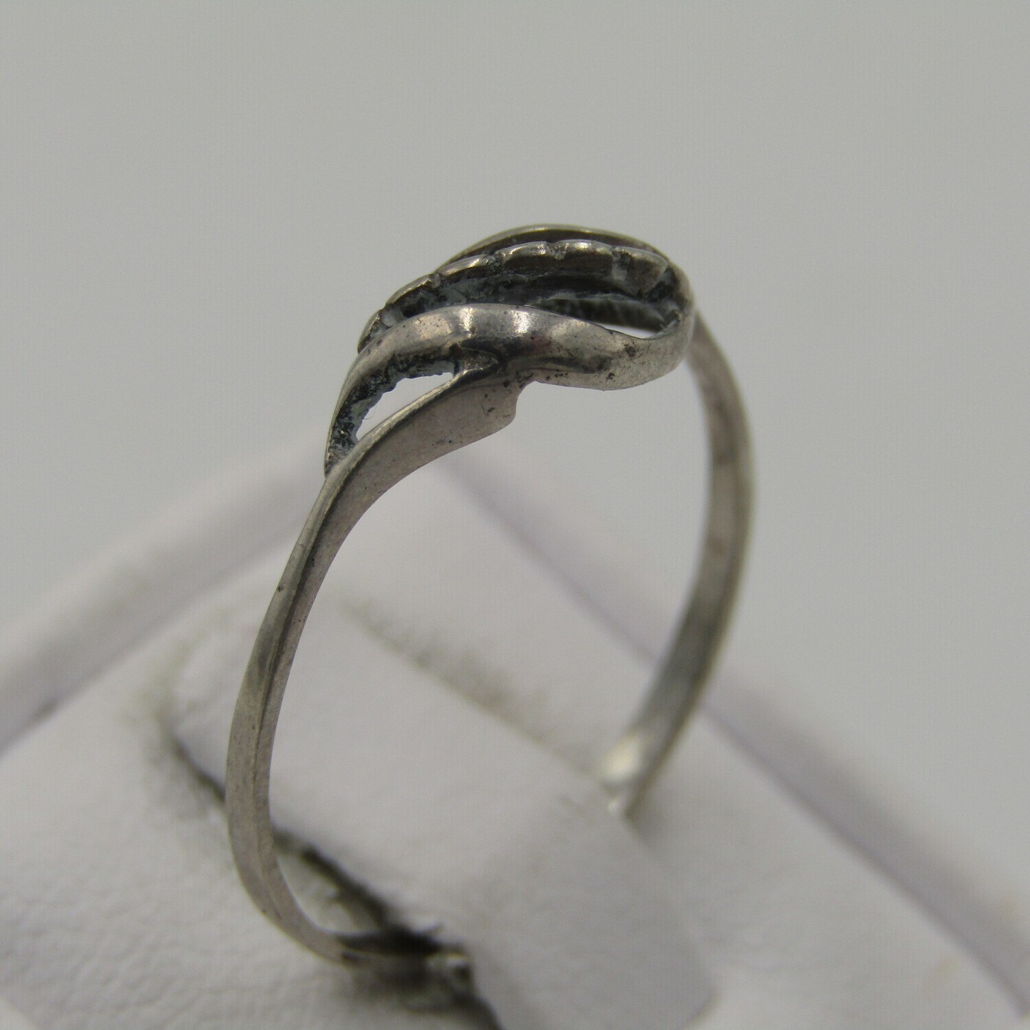 Vintage Sterling silver ring - weighs 0,8g - size O 1/2