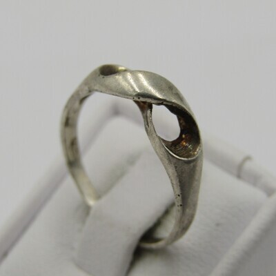 Vintage Sterling silver ring - weighs 1,8g - size M 1/2