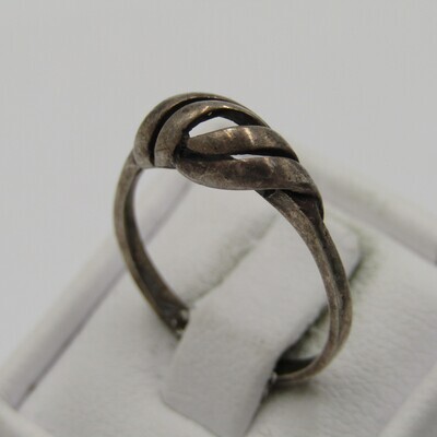 Vintage Sterling silver ring - weighs 1,6g - size Q 1/2
